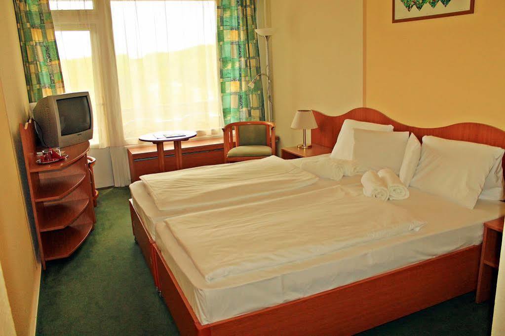 Hotel Szieszta Šoproň Exteriér fotografie