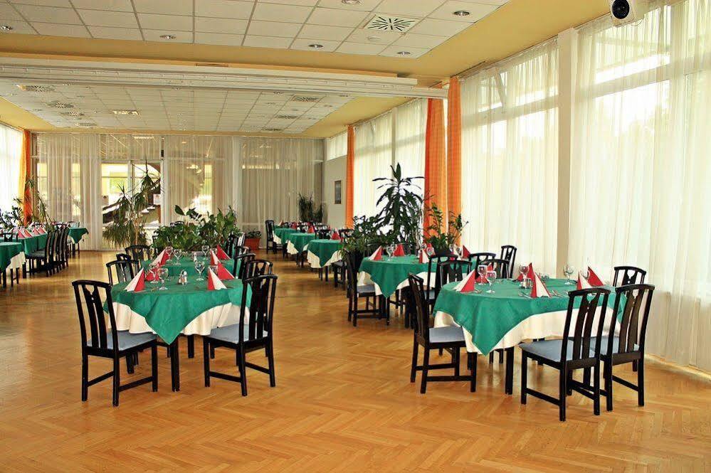 Hotel Szieszta Šoproň Exteriér fotografie